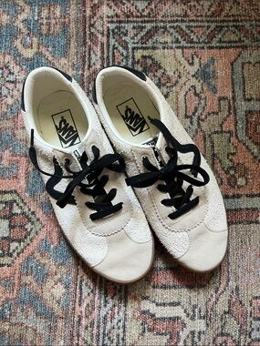 Vans Style 35 in Suede Off-White with Black Accents